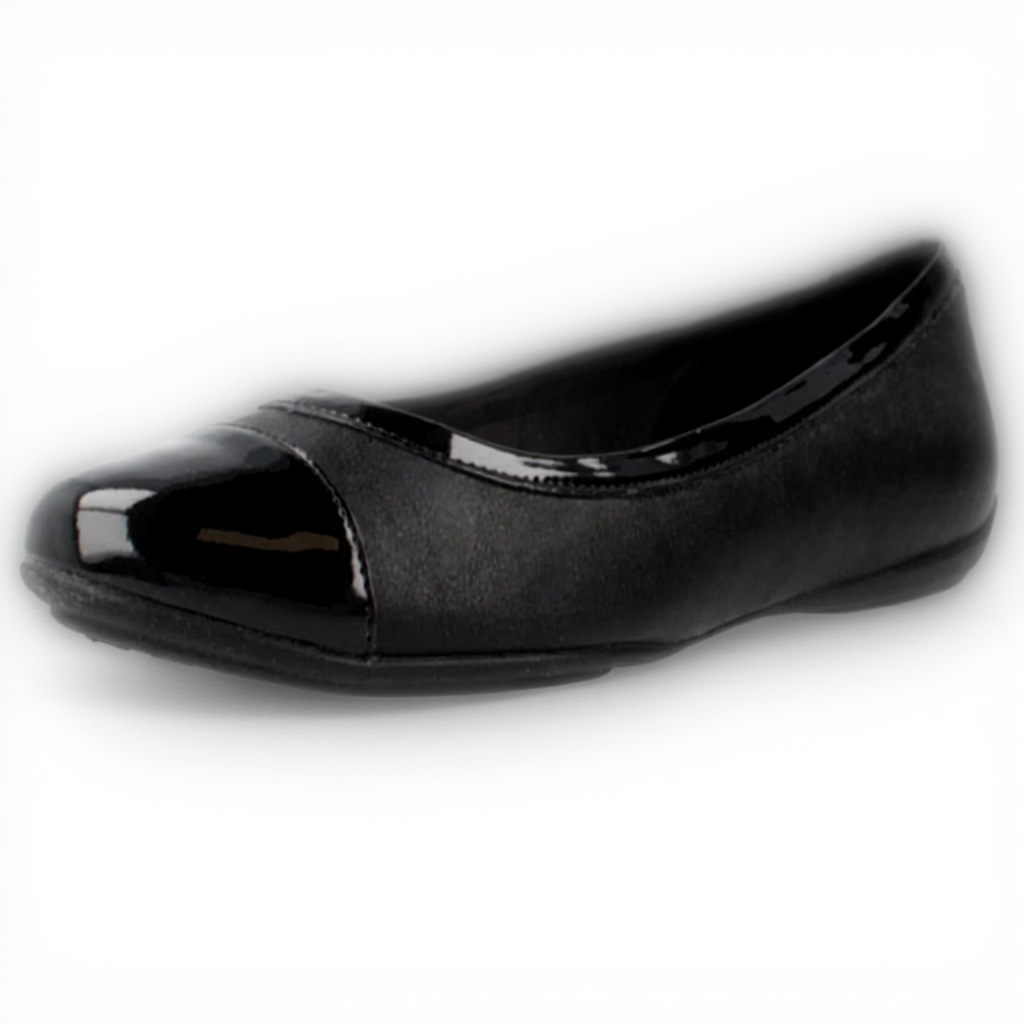 Paire de ballerines Geox respirantes femme noir posée sur un bureau en bois, montrant leur design épuré